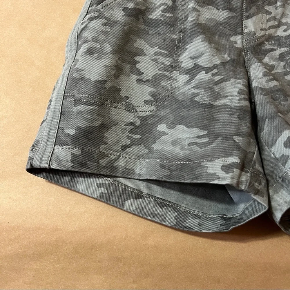 Spanx | NWT Stretch Twill Shorts Stone Wash Camo Pull-On Shaping Short Size S